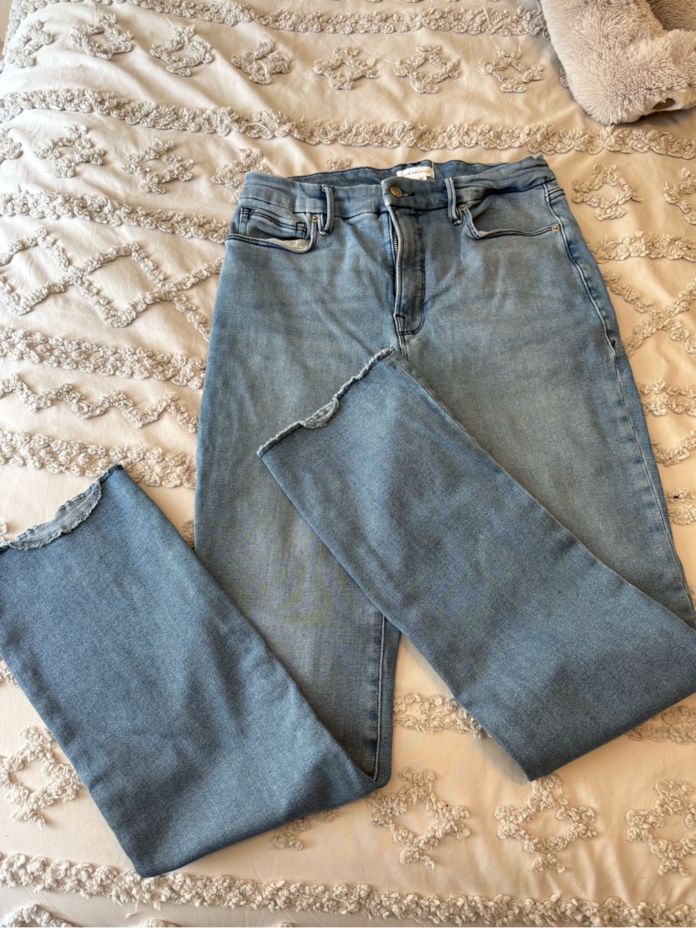 Good American Light Wash High-Rise Straight Jeans size 10/30